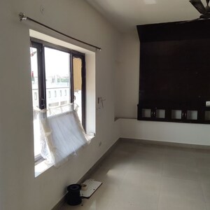 Room in 1.5 BHK Builder Floor at Sector 12 – for Rent