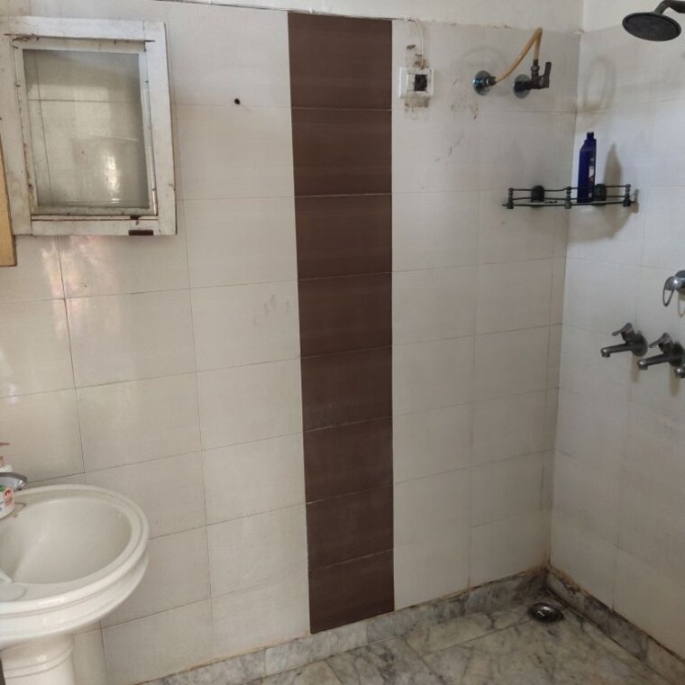 Bathroom, sector 12 1.5 Bedroom 260 Sq.Ft. Builder Floor In Sector 12 Sonipat 10506095