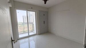 Room in 3 BHK Apartment at Eldeco Live By The Greens, Sector 150 – for Sale
