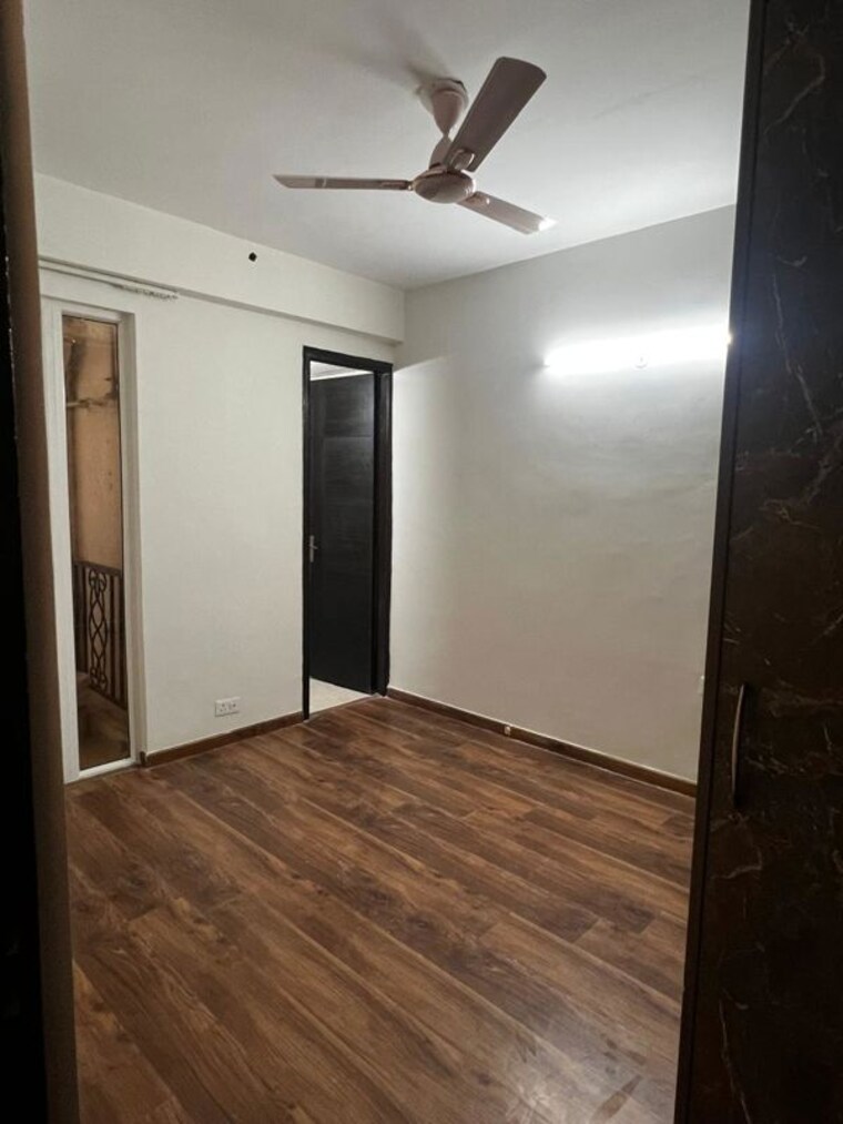 Room, signature-global-park-4-and-5 3 Bedroom 1120 Sq.Ft. Apartment In Sohna Sector 36 Gurgaon 10506120