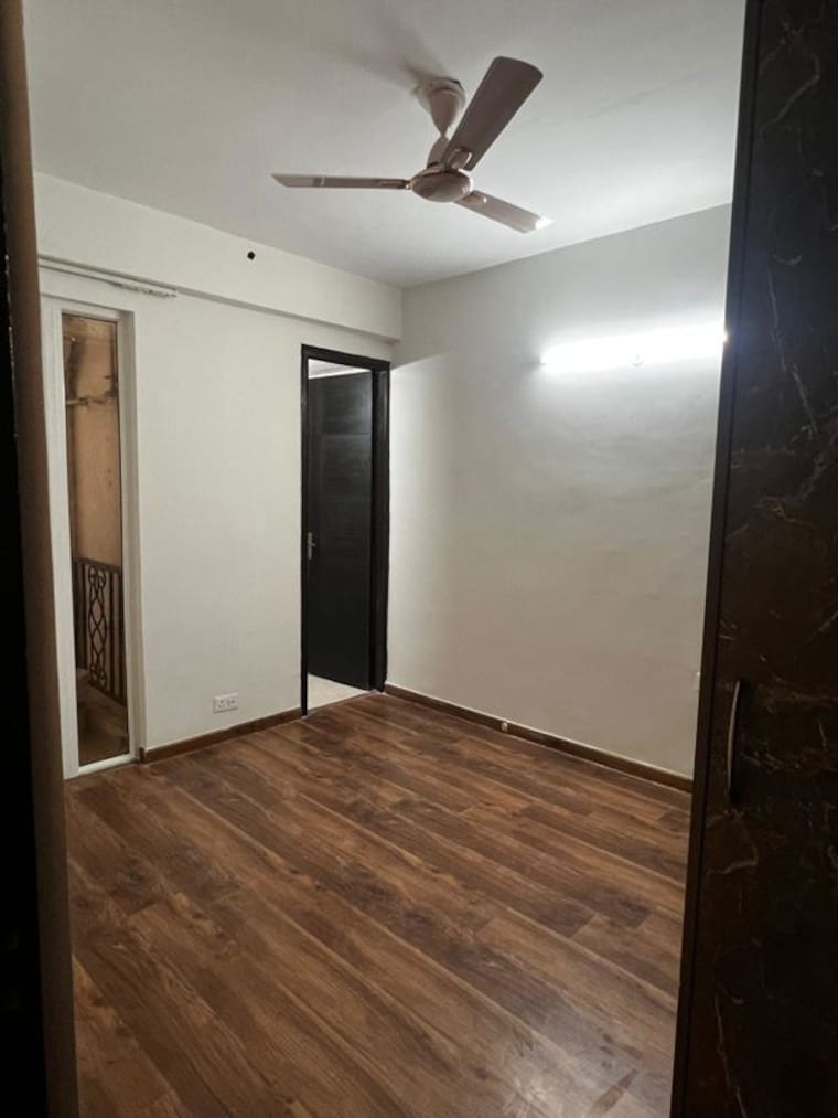 Room, signature-global-park-4-and-5 3 Bedroom 1120 Sq.Ft. Apartment In Sohna Sector 36 Gurgaon 10506163