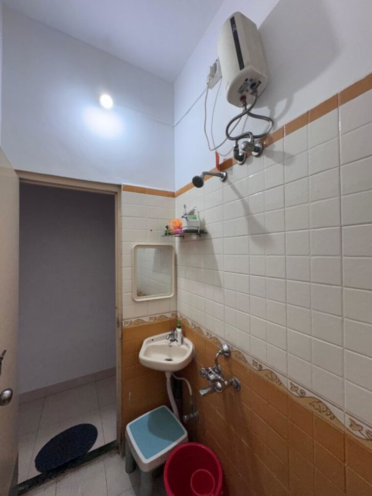 Bathroom, amit-height-sadashiv-peth 2 Bedroom 1000 Sq.Ft. Apartment In Sadashiv Peth Pune 10506119