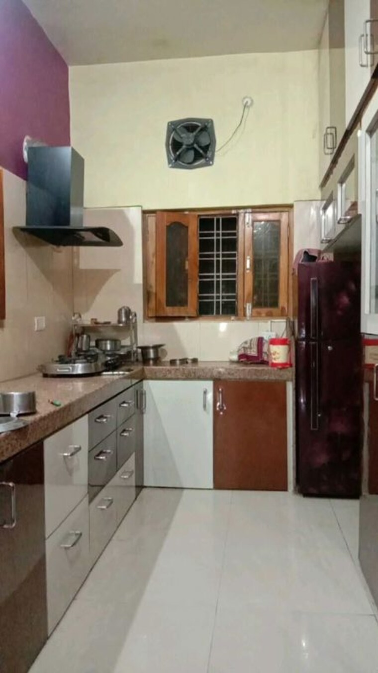Kitchen, vasant vihar 3 Bedroom 250 Sq.Yd. Builder Floor In Vasant Vihar Delhi 10506180