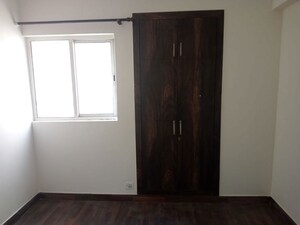 Room in 2 BHK Apartment at Paras Tierea, Sector 137 – for Rent