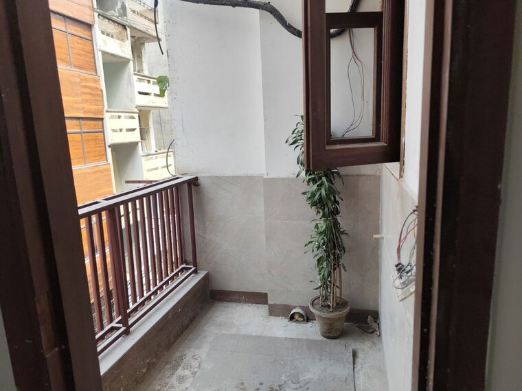 Balcony, east of kailash 3 Bedroom 1100 Sq.Ft. Builder Floor In East Of Kailash Delhi 10506186