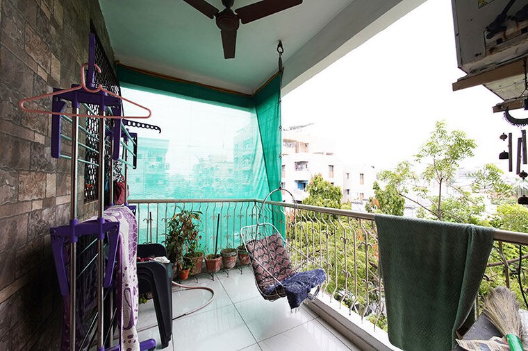 Balcony, maninagar 2 Bedroom 110 Sq.Yd. Apartment In Maninagar Ahmedabad 10506231