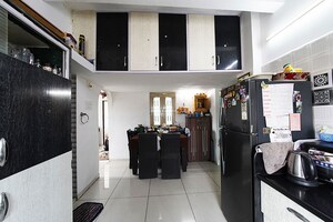 Team Area in 2 BHK Apartment at Maninagar – for Sale