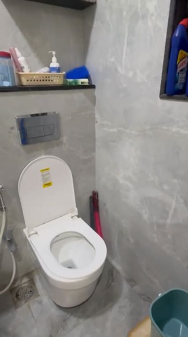 Bathroom, gurukripa-building 1 Bedroom 430 Sq.Ft. Apartment In Chembur Mumbai 10506236