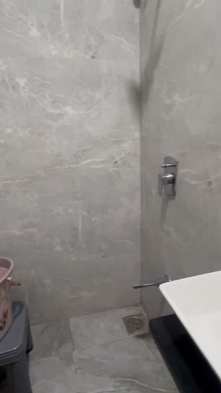 Bathroom, gurukripa-building 1 Bedroom 430 Sq.Ft. Apartment In Chembur Mumbai 10506236