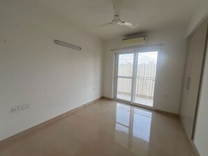 Room in 3 BHK Apartment at Eldeco Live By The Greens, Sector 150 – for Sale