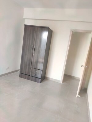 Room in 3 BHK Apartment at Puri Pratham, Sector 84 – for Rent