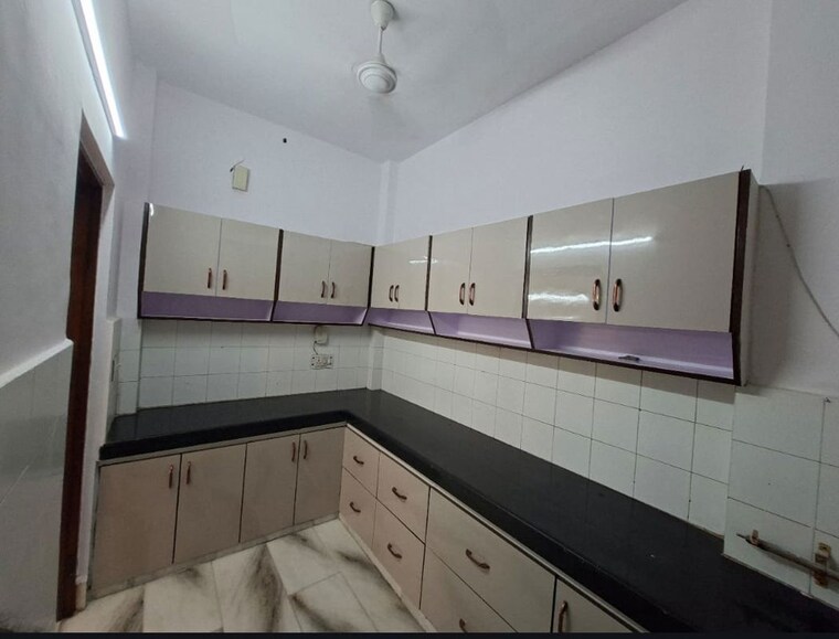 Kitchen, uday park 3 Bedroom 300 Sq.Yd. Builder Floor In Uday Park Delhi 10506206