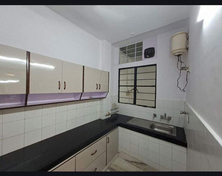Kitchen, uday park 3 Bedroom 300 Sq.Yd. Builder Floor In Uday Park Delhi 10506206