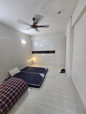 Room in 2 BHK Apartment at Eldeco Live By The Greens, Sector 150 – for Rent
