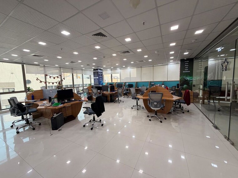  Parking, lodha-palava-city-central-park Commercial Office Space in IT/SEZ 2200 Sq.Ft. In Dombivli East Thane 10506325