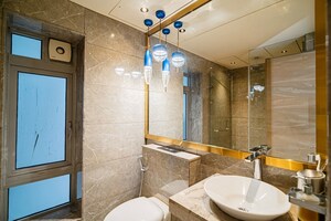 Bathroom in 4 BHK Apartment at Oberoi Realty Esquire, Goregaon East – for Sale