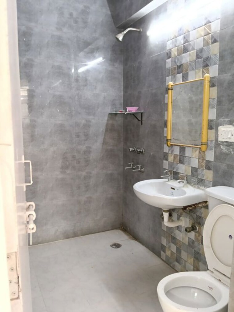 Bathroom, sector 12 dwarka 3 Bedroom 1800 Sq.Ft. Apartment In Sector 12 Dwarka Delhi 10506387
