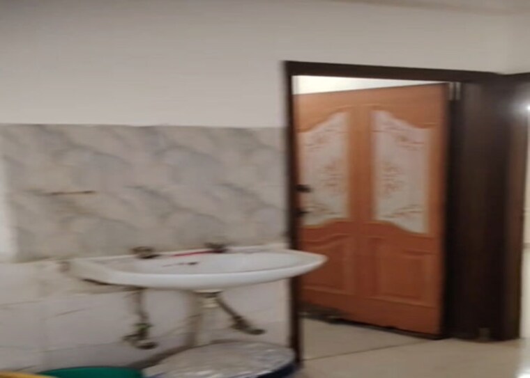 Room, khirki extension 3 Bedroom 135 Sq.Yd. Apartment In Khirki Extension Delhi 10506415