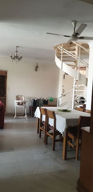 Team Area in 3 BHK Apartment at Vaishnavi Splendour, New Bel Road – for Rent