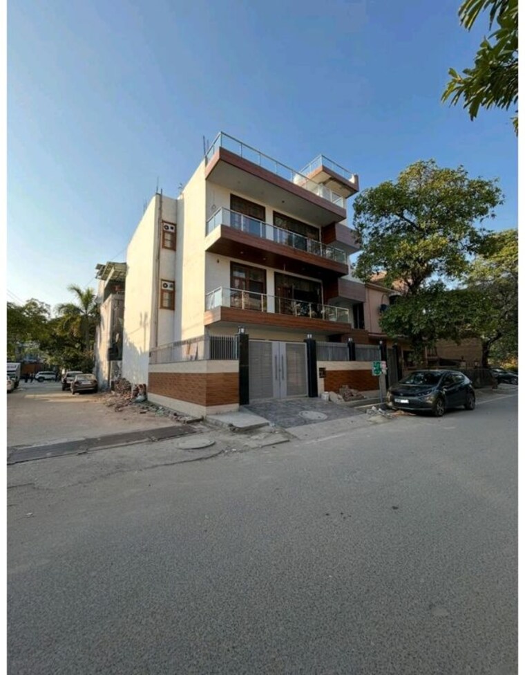 Exterior View, sector 41 5 Bedroom 182 Sq.Mt. Independent House In Sector 41 Noida 10506424