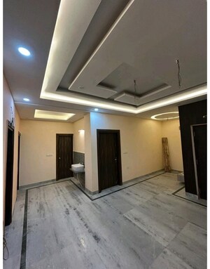 Room in 5 BHK Independent House at Sector 41 – for Sale