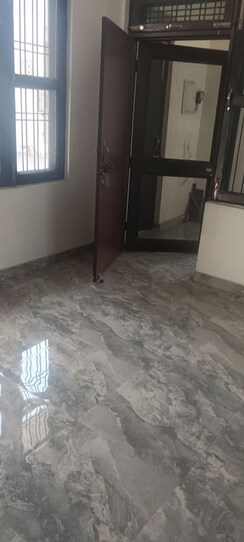 1 Rk+Builder Floor For Rent in Sector 9