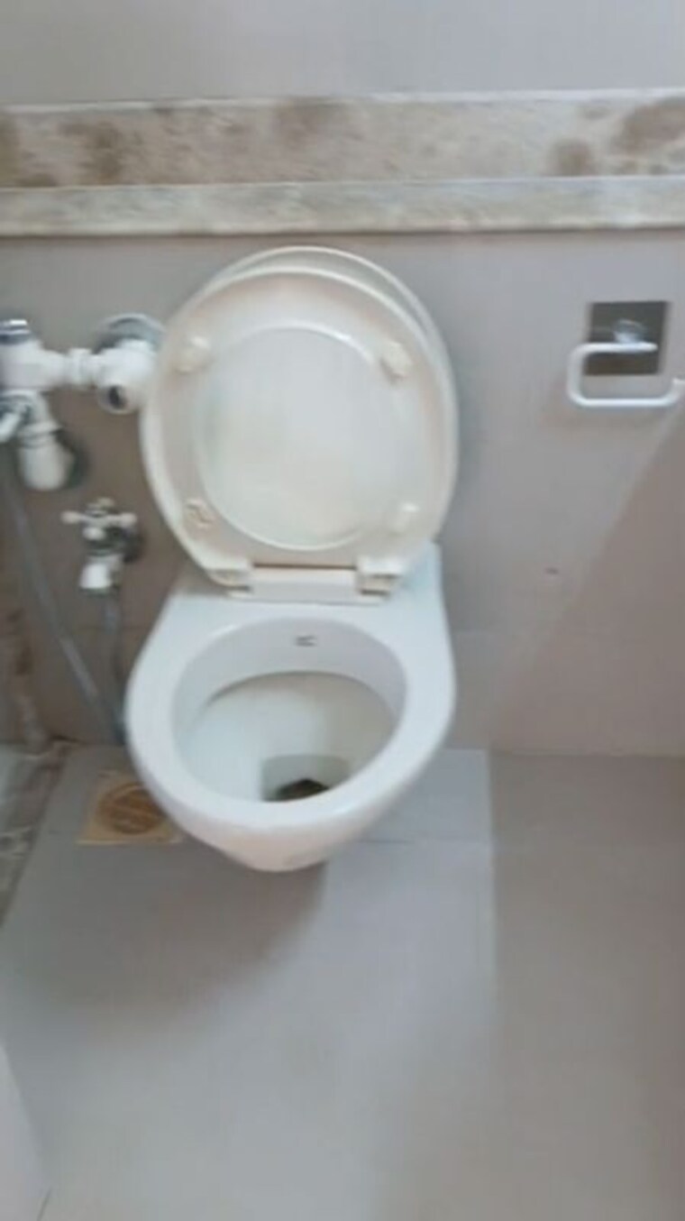 Bathroom, raheja-acropolis 2.5 Bedroom 900 Sq.Ft. Apartment In Deonar Mumbai 10506442