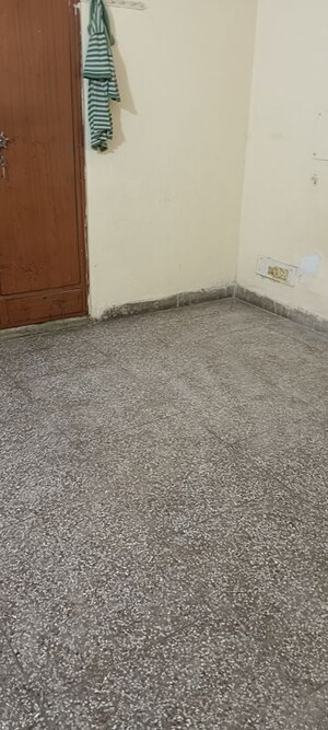 Room in 2 BHK Builder Floor at Sector 9 – for Rent