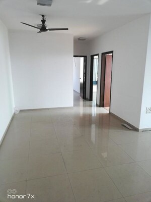 Room in 5 BHK Apartment at Oberoi Realty Springs, Andheri West – for Rent