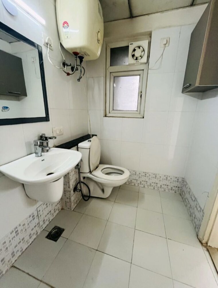 Bathroom, chd-avenue-71 3 Bedroom 2010 Sq.Ft. Apartment In Sector 71 Gurgaon 10506451