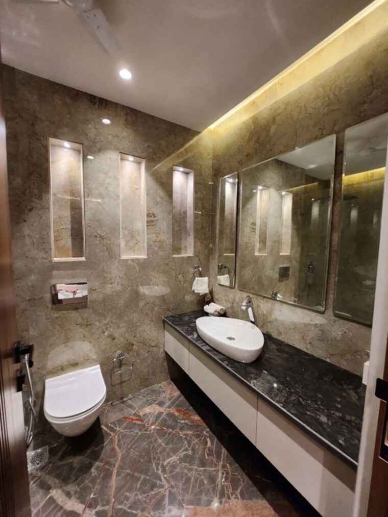 Bathroom, freedom fighters enclave 3 Bedroom 1500 Sq.Ft. Builder Floor In Freedom Fighters Enclave Delhi 10506513