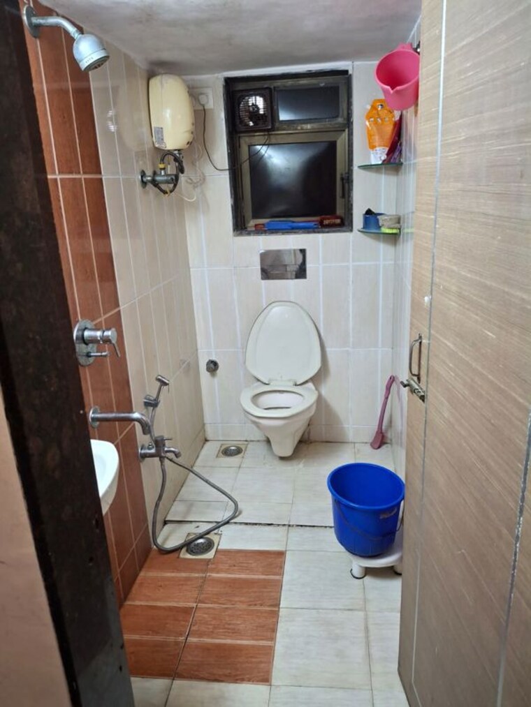 Bathroom, westin-karmayog-chs 2 Bedroom 688 Sq.Ft. Apartment In Andheri West Mumbai 10506510