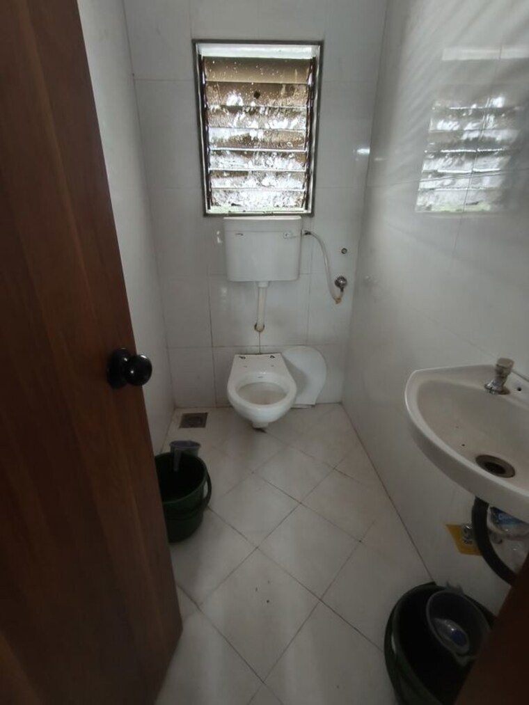 Bathroom, akshar-business-park Commercial Office Space 1500 Sq.Ft. In Vashi Sector 19f Navi Mumbai 10506484