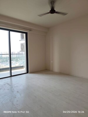 Room in 3 BHK Apartment at M3M Heights, Sector 65 – for Rent