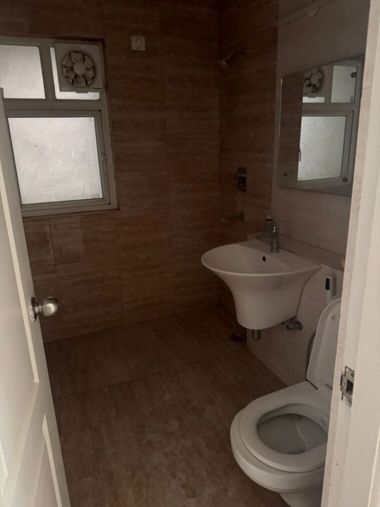 Bathroom, shree-vardhman-victoria 2 Bedroom 1350 Sq.Ft. Apartment In Sector 70 Gurgaon 10506553
