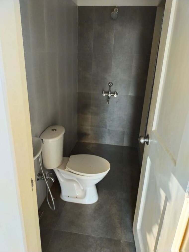 Bathroom, vijay-orovia 1 Bedroom 650 Sq.Ft. Apartment In Ghodbunder Road Thane 10506485