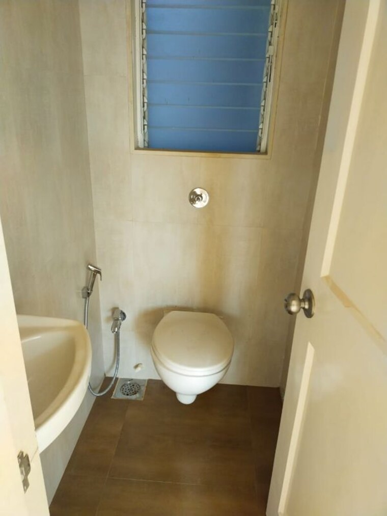 Bathroom, vijay-orovia 1 Bedroom 650 Sq.Ft. Apartment In Ghodbunder Road Thane 10506485