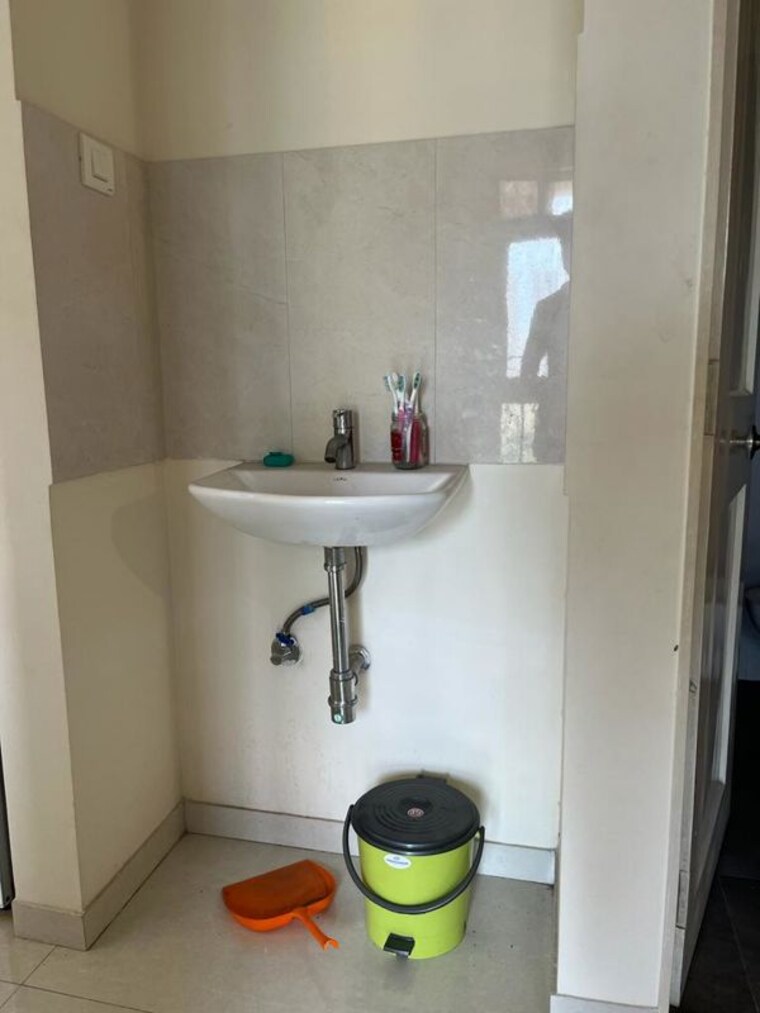 Bathroom, vijay-orovia 1 Bedroom 650 Sq.Ft. Apartment In Ghodbunder Road Thane 10506485