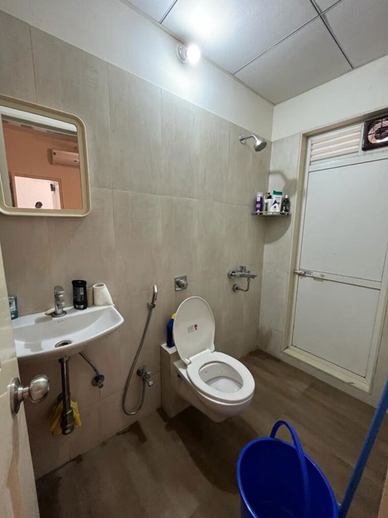 Bathroom, vijay-orovia 1 Bedroom 650 Sq.Ft. Apartment In Ghodbunder Road Thane 10506485