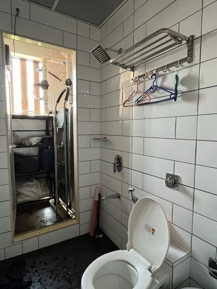 Bathroom, vijay-orovia 1 Bedroom 650 Sq.Ft. Apartment In Ghodbunder Road Thane 10506485
