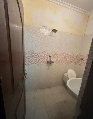 Bathroom in 2 BHK Apartment at Lalkuan – for Rent