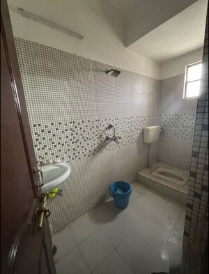 Bathroom in 2 BHK Apartment at Lalkuan – for Rent