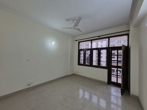 Room in 3.5 BHK Builder Floor at Tarun CGHS, Sector 47 – for Rent