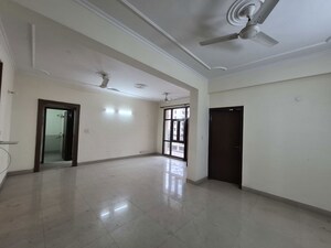 Room in 3.5 BHK Builder Floor at Tarun CGHS, Sector 47 – for Rent