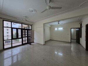 Room in 3.5 BHK Builder Floor at Tarun CGHS, Sector 47 – for Rent