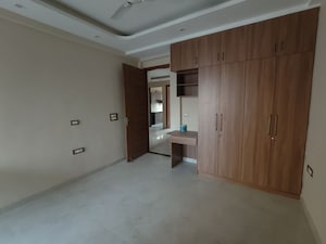 Room in 3 BHK Builder Floor at Sector 57 – for Rent