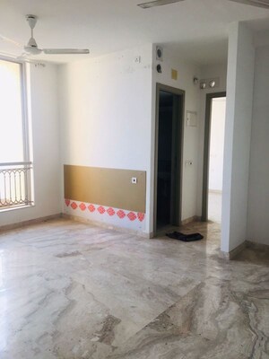 Room in 1 BHK Apartment at Hiranandani Lavinia, Ghodbunder Road – for Rent