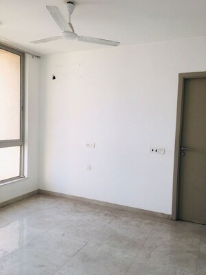 Room in 1 BHK Apartment at Hiranandani Lavinia, Ghodbunder Road – for Rent