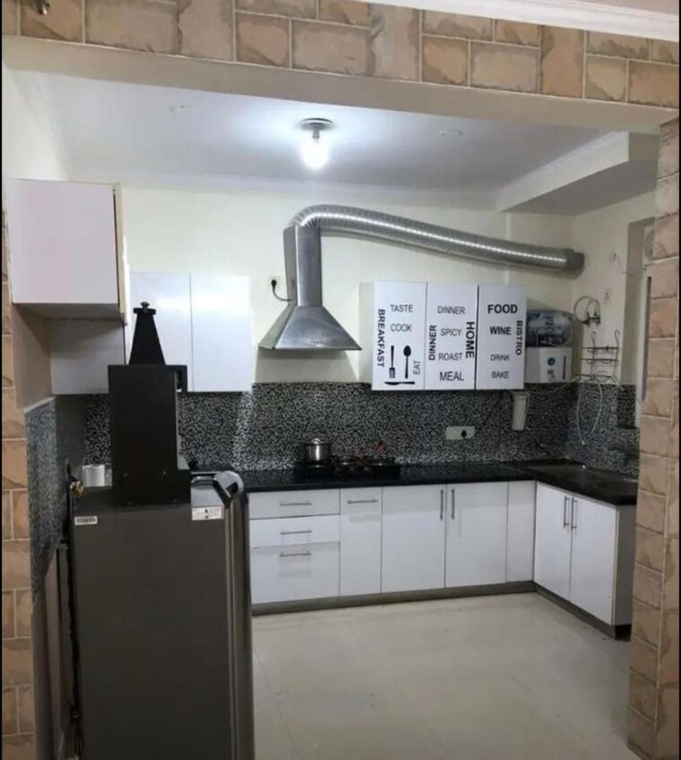 Kitchen, vip road 4 Bedroom 1800 Sq.Ft. Apartment In Vip Road Zirakpur 10506611