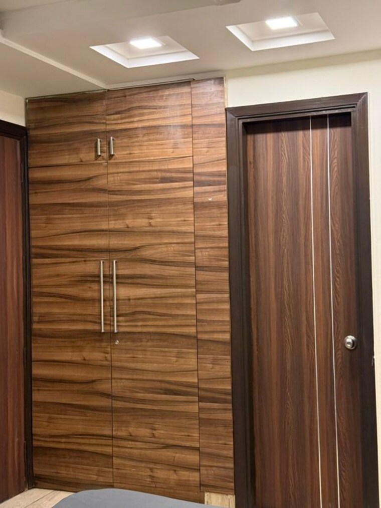 Room, tulip-yellow 3 Bedroom 1650 Sq.Ft. Apartment In Sector 69 Gurgaon 10506616